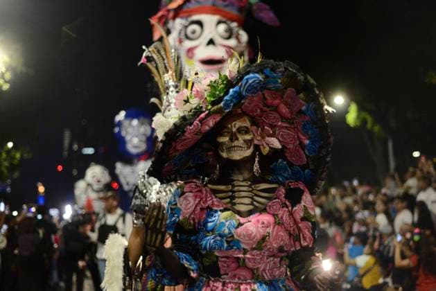 Caterinas Mega Parade - Mexico City A person dressed as Catrina takes part during the Annual Mega Parade of Catrinas 2023 as part of Day of the Dead (Dia de Muertos) celebration at Reforma Avenue. Mexico City, Mexico, October 22, 2023. Photo by Carlos Tischler Eyepix Group ABACAPRESS.COM Mexico City Mexico  Copyright: xTischlerxCarlos Eyepix ABACAx 872841_037 TischlerxCarlos Eyepix ABACAx 872841_037