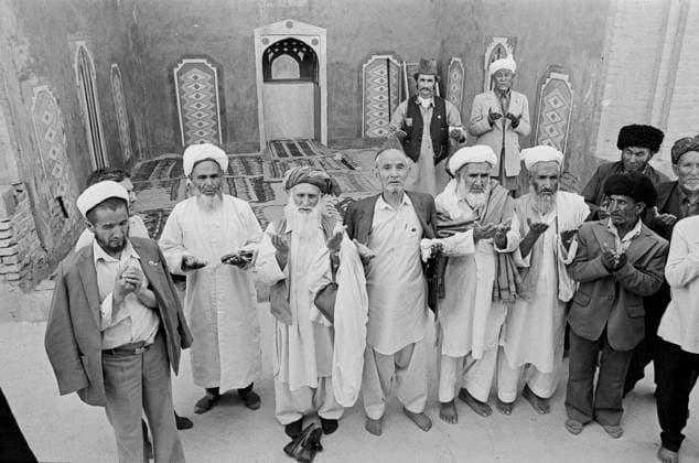 Democratic Republic of Afghanistan delegation visits Soviet Union 8528376 26.05.1987 During their visit to the Soviet Union, members of a delegation from the Democratic Republic of Afghanistan (DRA), now the Islamic Emirate of Afghanistan, headed by Mulla Haji Soltanjan, third left, visited the Yusuf Hamadani Mosque in the ancient city of Merv in the Turkmen SSR and met with Imam Atajan Abdullayev, second left. Stanislav Korytnikov Turkmenistan  Copyright: xStanislavxKorytnikovx