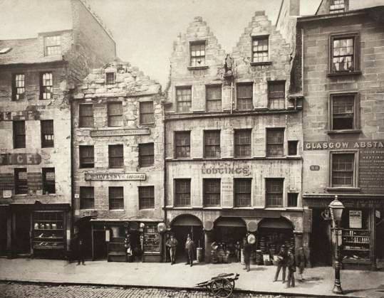 RECORD DATE NOT STATED Old Buildings In High Street, Nos. 17-27 ( 16), Printed 1900. Copyright:xHeritagexArt HeritagexImagesxThomasxAnnanx IMAGO, ! ACHTUNG: AUFNAHMEDATUM GESCHÄTZT!  Copyright:HeritagexArt HeritagexImagesxThomasxAnnanx IMAGO