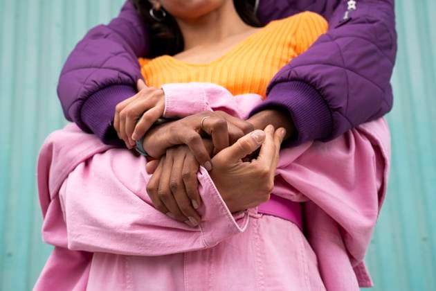 Fashionable loving couple holding hands model released, Symbolfoto, AFVF09404