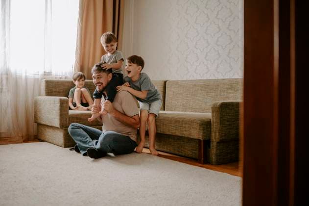 Father and sons spending leisure time on carpet at home model released, Symbolfoto property released, ANAF02133