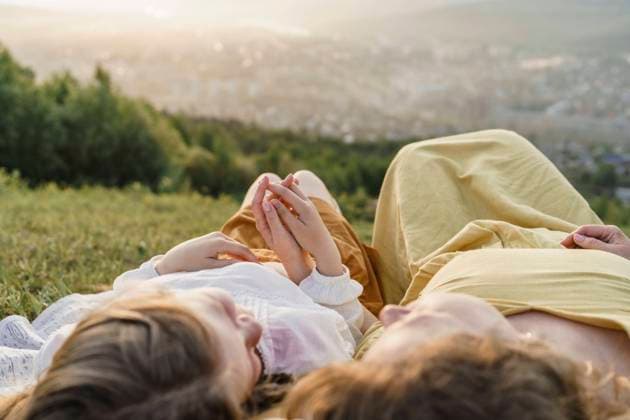Mother and daughter holding hands and relaxing at sunset model released, Symbolfoto, VBUF00399