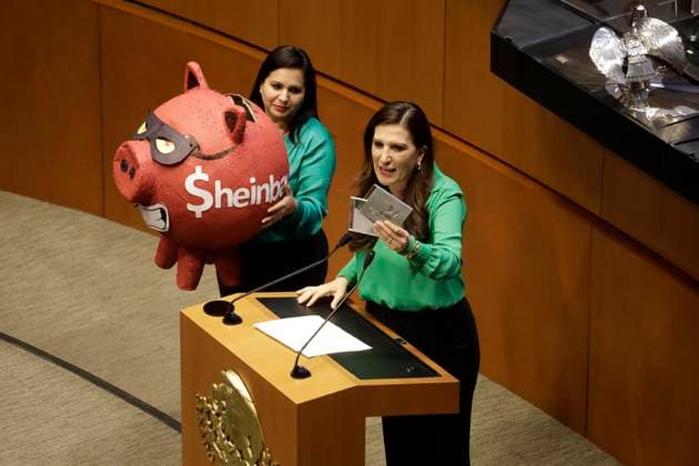 Xochitl Galvez, senator and candidate for the presidency of Mexico October 24, 2023, Mexico City, Mexico: Senators Kenya Lopez and Mayuli Latifa Martinez reject the extinction of the trusts of the Judicial Branch of the Federation in the session in the Senate in Mexico City. on October 24, 2023 in Mexico City, Mexico (Photo by Luis Barron Eyepix Group). Copyright: xLuisxBarronx xEyepixxGroupx LB_20231024_FIDEICOMISOS29