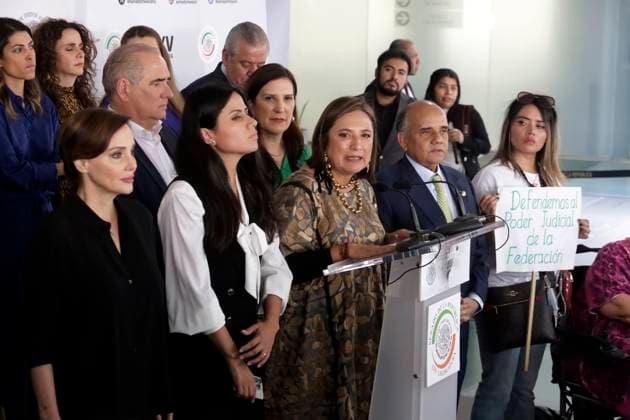 October 24, 2023, Mexico City, Mexico: Senator and presidential candidate for the Broad Front for Mexico, Xochitl Galvez with Senator Manuel AoÂ±orve BaoÂ±os with senators in support of the workers of the Judicial Branch of the Federation in the Senate in Mexico City. on October 24, 2023 in Mexico City, Mexico Mexico City Mexico - ZUMAe321 20231024_zia_e321_052 Copyright: xLuisxBarronx