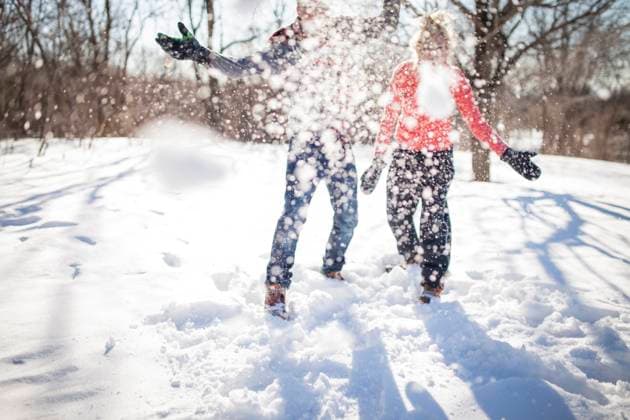 Couple throwing snowball at the camera in park. Canada, Quebec, Montreal DR_MINT20140321-69435-01 ,model released, Symbolfoto