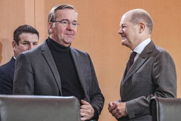 News Bilder des Tages Bundeskabinett *** NUR FÜR REDAKTIONELLE ZWECKE *** EDITORIAL USE ONLY ***<p>Boris Pistorius (SPD), Bundesminister der Verteidigung und Bundeskanzler Olaf Scholz (SPD) nehmen an der Sitzung des Bundeskabinetts im Bundeskanzleramt teil, fotografiert am 25.10.2023 in Berlin Deutschland Berlin Berlin Copyright: MaurizioxGambarini *** Federal Cabinet FOR EDITORIAL PURPOSES ONLY EDITORIAL USE ONLY p Boris Pistorius SPD , Federal Minister of Defense and Chancellor Olaf Scholz SPD attend the meeting of the Federal Cabinet at the Federal Chancellery, photographed on 25 10 2023 in Berlin Germany Berlin Copyright MaurizioxGambarini Copyright: MaurizioxGambarini doc7sjge6lmzp16jfo1jkf ,EDITORIAL USE ONLY