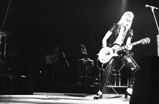 Ronson, Mick Mick Ronson of David Bowie s Spiders from Mars performing live at Earls Court, London on 14th May 1973. Michael Putland Retna Photoshot. Credit all Uses, Credit:Michael Putland Avalon  Copyright: xMichaelxPutlandx xAvalonx 0517018689