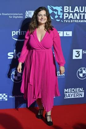 Ronja FORCHER actress , single image,crop,full body shot,whole figure red carpet,blue panther Ð TV and Streaming Award 2023 on 25 10 2023 at BMW World Munich
