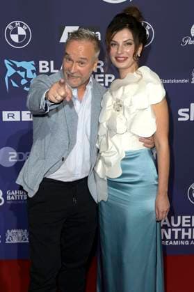 Thomas Darchinger with company at the award ceremony of the Blue Panther TV Streaming Award 2023 in the BMW World Munich, 25 10 2023 Foto:xF.xKernx xFuturexImagex panther_5864