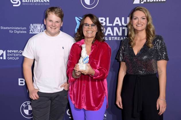 Julius Weckauf, Charlotte Link and Judith Gerlach at the presentation of the Blue Panther TV Streaming Award 2023 at BMW Welt Munich, 25 10 2023 Foto:xF.xKernx xFuturexImagex panther_7820