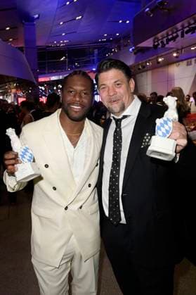Akeem van Flodrop and Tim Mälzer at the presentation of the Blue Panther TV Streaming Award 2023 at BMW Welt Munich, 25 10 2023 Foto:xF.xKernx xFuturexImagex panther_8214
