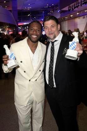Akeem van Flodrop and Tim Mälzer at the presentation of the Blue Panther TV Streaming Award 2023 at BMW Welt Munich, 25 10 2023 Foto:xF.xKernx xFuturexImagex panther_8216