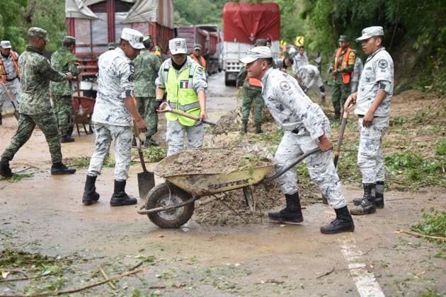 (231026) -- CHILPANCINGO, Oct. 26, 2023 -- Members of the Mexican Army and the National Guard clean up a road after Hurricane Otis ripped through Chilpancingo, state of Guerrero, Mexico, Oct. 25, 2023. Hurricane Otis battered much of the coastline along Mexico s southern Pacific Coast state of Guerrero after making landfall Wednesday morning as a category 5 storm, President Andres Manuel Lopez Obrador said Wednesday. (Photo by Xinhua) MEXICO-GUERRERO-CHILPANCINGO-HURRICANE OTIS DassaevxTellezxAdame 
