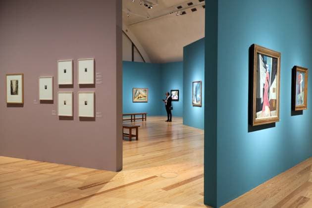 Bilder des Jahres 2023, Entertainment 10 Oktober Entertainment Themen der Woche KW43 Entertainment Bilder des Tages 26.10.2023, Frankfurt, DEU Die Schirn Kunsthalle widmet dem Maler und Grafiker Lyonel Feininger eine grosse Retrospektive, die erste seit ueber 25 Jahren in Deutschland. Bekannt ist Feininger fuer seine Gemaelde von Gebaeuden, Architektur u.a. in Halle, Gelmeroda, New York. Blick in die Ausstellung *** 26 10 2023, Frankfurt, DEU The Schirn Kunsthalle dedicates a large retrospective to the painter and graphic artist Lyonel Feininger, the first in over 25 years in Germany Feininger is known for his paintings of buildings, architecture in Halle, Gelmeroda, New York and elsewhere View of the exhibition