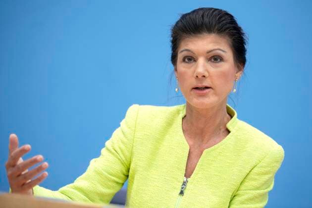 Sahra Wagenknecht - Bündnis Sahra Wagenknecht DEU, Deutschland, Germany, Berlin, 23.10.2023 Sahra Wagenknecht , Mitglied des Deutschen Bundestages und bisher der Partei Die Linke , waehrend der Bundespressekonferenz zur Bekanntgabe politische Buendniss BSW Buendnis Sahra Wagenknecht fuer Vernunft und Gerechtigkeit in Berlin Deutschland . Das Bündnis soll die Gruendung einer neuen politischen Partei vorbereiten en: Sahra Wagenknecht , member of the German Bundestag and previously of the party Die Linke, during the federal press conference Bundespressekonferenz to announce the political alliance BSW Sahra Wagenknecht in Berlin Germany . The alliance is intended to prepare the formation of a new political party *** Sahra Wagenknecht Alli