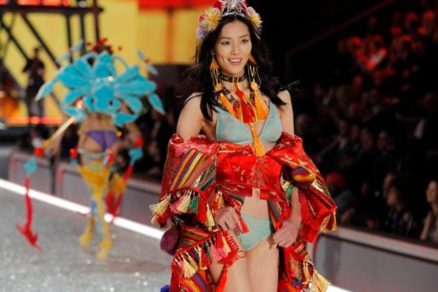 Liu Wen Victoria s Secret Fashion Show on November 30, 2016 in Paris, France Liu Wen Victoria s Secret Fashion Show on November 30, 2016 in Paris, France, Credit:Zeppelin Photo Avalon  Copyright: xZeppelinxPhotox xAvalonx 0504373737