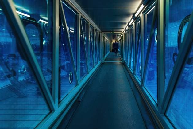 Aero bridge or Jetway at Munich International Airport Blue Aero bridge or Jetway Munich Germany *** Fluggastbrücke oder Jetway am internationalen Flughafen München Blaue Fluggastbrücke oder Jetway München Deutschland Copyright: xx
