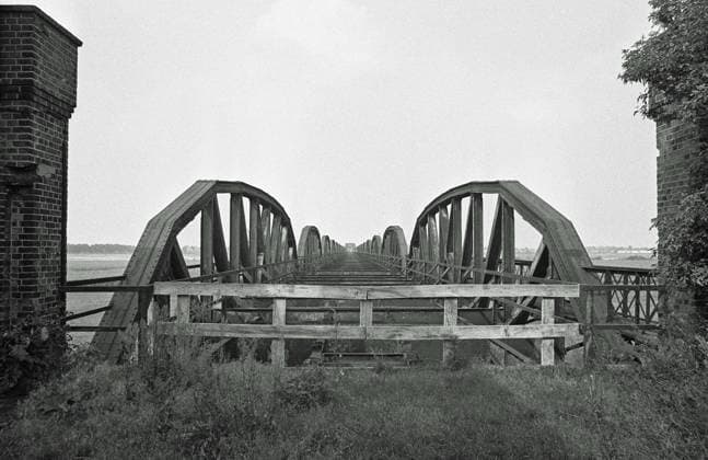 Archive photo from July 1978 of the Dömitzer railroad bridge The almost one-kilometer-long Elbe crossing was built in 1870 in 1873, was part of the West-East railroad line Lüneburg Wittenberge and was partially destroyed by an air raid in 1945 Because of the German divis
