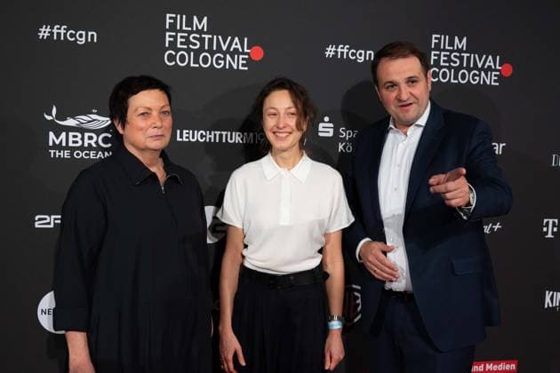 f l Martina RICHTER, Director of the Cologne Film Festival, Katharina HUBER, filmmaker, director, Nathanael LIMINSKI, Head of the State Chancellery NRW, Red Carpet, Red Carpet Show, arrival, arrival, Film Festival Cologne awards in Cologne, 26 10 2022