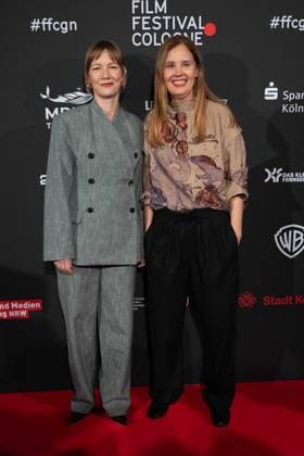 v l Sandra HUELLER, actress, Justine TRIET, director, red carpet, red carpet show, arrival, arrival, Film Festival Cologne awards in Cologne, 26 10 2022