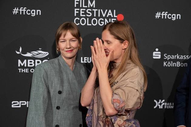v l Sandra HUELLER, actress, Justine TRIET, director, red carpet, red carpet show, arrival, arrival, Film Festival Cologne awards in Cologne, 26 10 2022