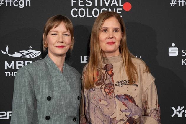 v l Sandra HUELLER, actress, Justine TRIET, director, red carpet, red carpet show, arrival, arrival, Film Festival Cologne awards in Cologne, 26 10 2022
