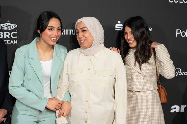 Olfa HAMROUNI with her daughters Eya and Tayssir, red carpet, red carpet show, arrival, arrival, Film Festival Cologne awards in Cologne, 26 10 2022