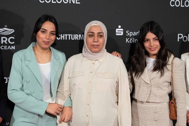 Olfa HAMROUNI with her daughters Eya and Tayssir, red carpet, red carpet show, arrival, arrival, Film Festival Cologne awards in Cologne, 26 10 2022