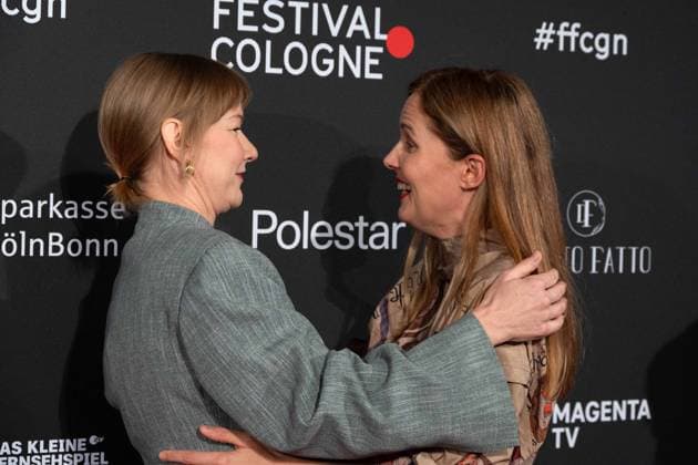 v l Sandra HUELLER, actress, Justine TRIET, director, red carpet, red carpet show, arrival, arrival, Film Festival Cologne awards in Cologne, 26 10 2022