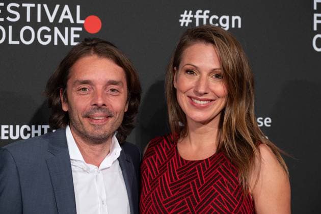 Mara BERGMANN, presenter, with partner Alexander Alex HOFFMANN, red carpet, red carpet show, arrival, arrival, Film Festival Cologne awards in Cologne, 26 10 2022