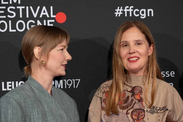 v l Sandra HUELLER, actress, Justine TRIET, director, red carpet, red carpet show, arrival, arrival, Film Festival Cologne awards in Cologne, 26 10 2022