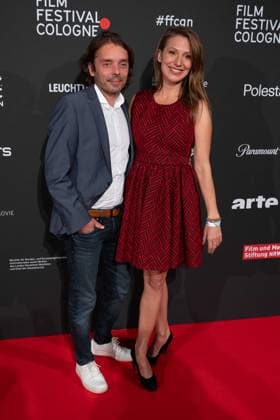Mara BERGMANN, presenter, with partner Alexander Alex HOFFMANN, red carpet, red carpet show, arrival, arrival, Film Festival Cologne awards in Cologne, 26 10 2022