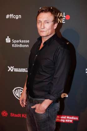 Oliver Masucci at the Cologne Awards ceremony at the 33 Film Festival Cologne 2023 at E Werk Cologne, 26 10 2023. Foto:xR.xSchmiegeltx xFuturexImagex cologne_awards_3051