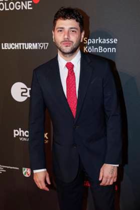 Xavier Dolan at the Cologne Awards ceremony at the 33 Film Festival Cologne 2023 at E Werk Cologne, 26 10 2023. Foto:xR.xSchmiegeltx xFuturexImagex cologne_awards_3064