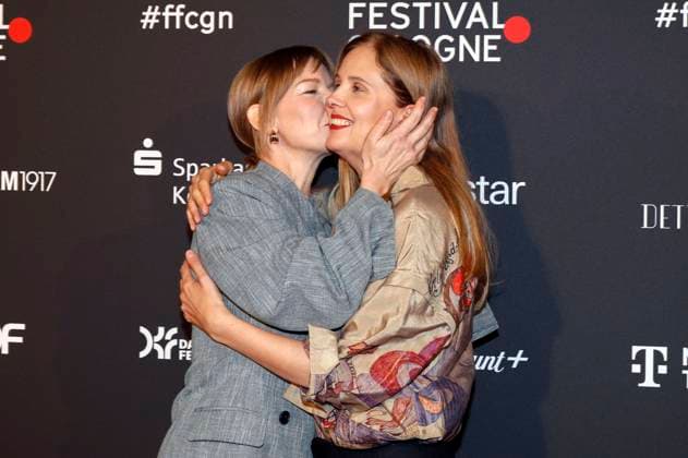 Sandra Hüller and Justine Triet at the Cologne Awards ceremony at the 33 Film Festival Cologne 2023 at E Werk Cologne, 26 10 2023. Foto:xR.xSchmiegeltx xFuturexImagex cologne_awards_3092