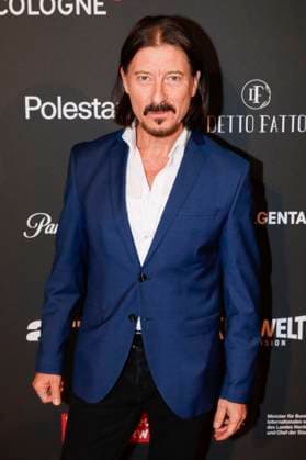 Dean Baykan at the Cologne Awards ceremony at the 33 Film Festival Cologne 2023 at E Werk Cologne, 26 10 2023. Foto:xR.xSchmiegeltx xFuturexImagex cologne_awards_3138