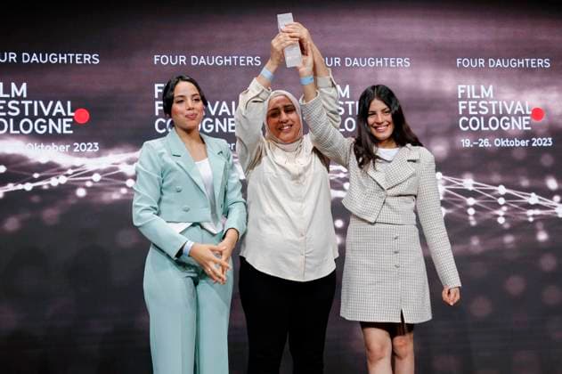 Olfa Hamrouni with her daughters Eya and Tayssir at the Cologne Awards ceremony at the 33 Film Festival Cologne 2023 at E Werk Cologne, 26 10 2023. Foto:xR.xSchmiegeltx xFuturexImagex cologne_awards_3187