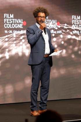 Tyron Ricketts presenting the Cologne Awards at the 33 Film Festival Cologne 2023 at E Werk Cologne, 26 10 2023. Foto:xR.xSchmiegeltx xFuturexImagex cologne_awards_3188