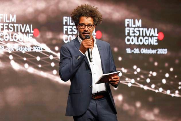 Tyron Ricketts presenting the Cologne Awards at the 33 Film Festival Cologne 2023 at E Werk Cologne, 26 10 2023. Foto:xR.xSchmiegeltx xFuturexImagex cologne_awards_3191