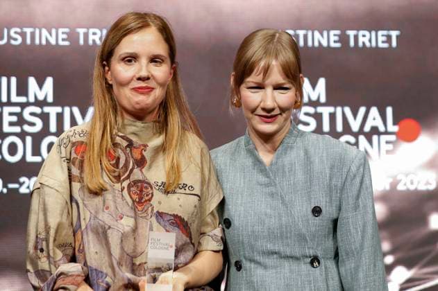 Justine Triet and Sandra Hüller at the Cologne Awards ceremony at the 33 Film Festival Cologne 2023 at E Werk Cologne, 26 10 2023. Foto:xR.xSchmiegeltx xFuturexImagex cologne_awards_3229