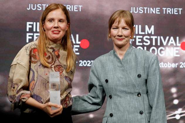 Justine Triet and Sandra Hüller at the Cologne Awards ceremony at the 33 Film Festival Cologne 2023 at E Werk Cologne, 26 10 2023. Foto:xR.xSchmiegeltx xFuturexImagex cologne_awards_3228