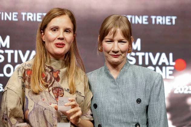Justine Triet and Sandra Hüller at the Cologne Awards ceremony at the 33 Film Festival Cologne 2023 at E Werk Cologne, 26 10 2023. Foto:xR.xSchmiegeltx xFuturexImagex cologne_awards_3230