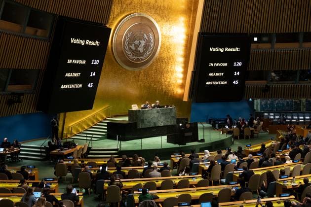 Bilder des Jahres 2023, News 10 Oktober News Themen der Woche KW43 (231027) -- UNITED NATIONS, Oct. 27, 2023 -- Photo taken on Oct. 27, 2023 shows the voting result during the 10th Emergency Special Session of the UN General Assembly at the UN headquarters in New York. The General Assembly on Friday adopted a resolution that calls for a humanitarian truce in Gaza. ( Handout via Xinhua) UN-GENERAL ASSEMBLY-GAZA-HUMANITARIAN TRUCE-RESOLUTION EvanxSchneider UNxPhoto 