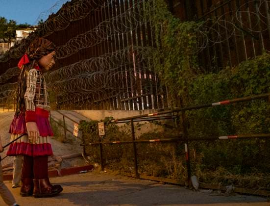 October 27, 2023, Nogales, Arizona, USA: Little Amal, the 12 foot puppet of a Syrian refugee girl, looks at the newly reinforced border wall separating the United States and Mexico. Little Amal is on a 6000 mile journey across the United States to call attention to the plight of migrants and refugees while collaborating with local arts and community organizations. Nogales USA - ZUMAd155 20231027_znp_d155_019 Copyright: xSuexDorfmanx