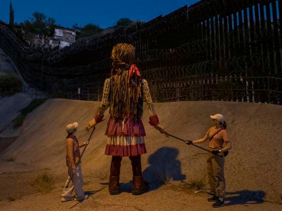 October 27, 2023, Nogales, Arizona, USA: Little Amal, the 12 foot puppet of a Syrian refugee girl, reflects on the newly rebuilt border wall separating the United States and Mexico. She is on a 6000 mile journey across the United States to call attention to the plight of migrants and refugees while collaborating with local arts and community organizations. Nogales USA - ZUMAd155 20231027_znp_d155_022 Copyright: xSuexDorfmanx