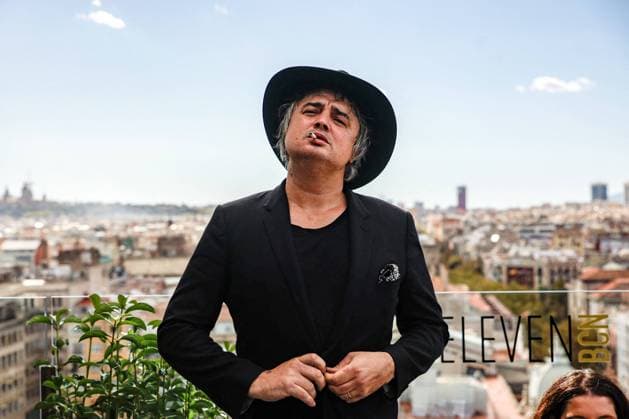 Bilder des Jahres 2023, Entertainment 10 Oktober Entertainment Themen der Woche KW43 Entertainment Bilder des Tages Pete Doherty Presents The Documentary About His Life - Barcelona Musician Pete Doherty poses during the presentation of the documentary Peter Doherty: Stranger in my own Skin at the In-Edit Festival at the Calderon Hotel in Barcelona, Oct. 28, 2023, in Barcelona, Catalonia, Spain. The documentary is about the life of British rock singer Peter Doherty and his struggle with hard drug addiction. Director and keyboardist Katia deVidas, who is also Peter Doherty s wife, filmed the artist over a 10-year period. Now, that raw, intimate footage is the source of the 90-minute film that documents the descent into hell of the singer and lyricist of the well-known British punk rock band, The Libertines, just when his popularity was at its peak. Photo  Copyright: xEuropaxPress ABACAx 873654_010 EuropaxPress ABACAx 873654_010