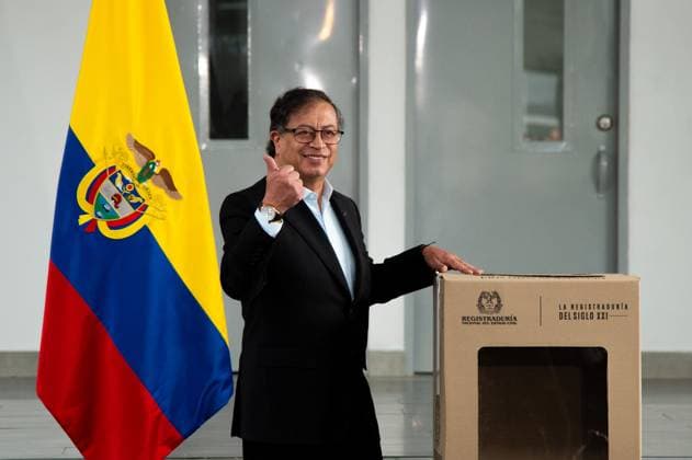 News Themen der Woche KW43 October 29, 2023, Bogota, Cundinamarca, Colombia: President Gustavo Petro casts his vote during the Colombian regional elections in Bogota, October 29, 2023. Bogota Colombia - ZUMAvp1_ 20231029_zia_vp1_007 Copyright: xChepaxBeltranx
