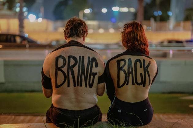 News Themen der Woche KW43 Families And Friends Of Israelis Hostages Gathered At Hostages Square - Tel Aviv Among the demonstrators in Tel Aviv on October 28, 2023, were a man and a woman with BRING BACK painted on their bare backs. They joined the call for the release of hostages held by Palestinian militants since the October 7 attack, amidst the ongoing conflict between Israel and Hamas. Over 220 Israeli hostages families demanded immediate government updates on their fate following intensified military actions. Expressing concern for the well-being of the captives during the ground operation, the Hostages and Missing Families Forum, representing 229 believed to be abducted by Hamas, voiced their apprehensions. Tel Aviv, Israel on October 28, 2023. Photo by Dim  Copyright: xMiddlexEastxImages ABACAx 873826_006 MiddlexEastxImages ABACAx 873826_006