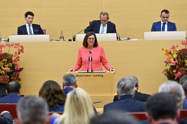News Themen der Woche KW44 News Bilder des Tages Ilse AIGNER (Landtagspraesidentin Bayern) nach ihrer Wiederwahl zu Landtagspraesidentin und ihrer Rede. Konstituierende Sitzung zur 19. Wahlperiode im Bayerischen Landtag am 30.10.2023. Maximilianeum in Muenchen *** Ilse AIGNER Landtagspraesidentin Bavaria after her re-election to Landtagspraesidentin and her speech constituent meeting to the 19 election period in the Bavarian parliament on 30 10 2023 Maximilianeum in Munich
