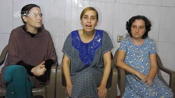News Themen der Woche KW44 Bilder des Jahres 2023, News 10 Oktober News Bilder des Tages A screengrab from a video released by Hamas on Monday, October 30, 2023, shows three women (L-R), Yelena Trupanov, Daniel Aloni, and Ramon Kirsht, who were kidnapped and taken to Gaza on October 7th. Israeli PM Netanyahu condemned the clip as cruel psychological propaganda . Screengrab via Hamas video  WAX2023103003 HAMAS